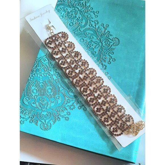 Ladies Elegant Bracelet - Style A - Picture 9 of 9